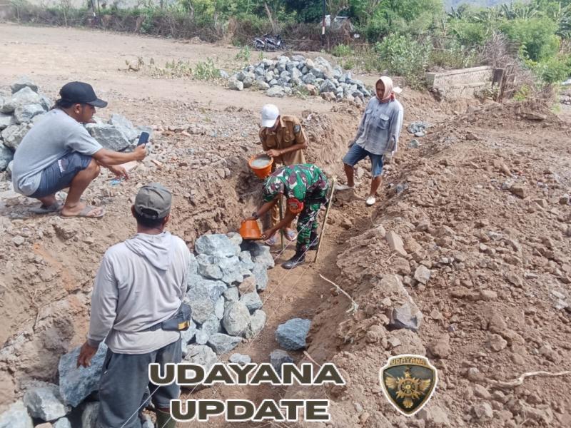 Babinsa Desa Lido Hadiri Peletakan Batu Pertama Pagar Lapangan Desa