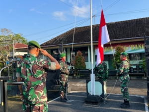 Tingkatkan Disiplin Prajurit, Kodim 1626/Bangli Laksanakan Upacara Bendera MingguanTingkatkan Disiplin Prajurit, Kodim 1626/Bangli Laksanakan Upacara Bendera Mingguan