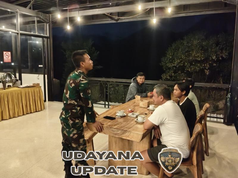 ‎Tingkatkan Keamanan Lingkungan, Babinsa Sembalun Ajak Warga Aktif Laporkan Situasi Wilayah