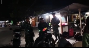 ‎Babinsa Koramil Sikur Tekankan Pentingnya Kebersihan dan Kekompakan Warga