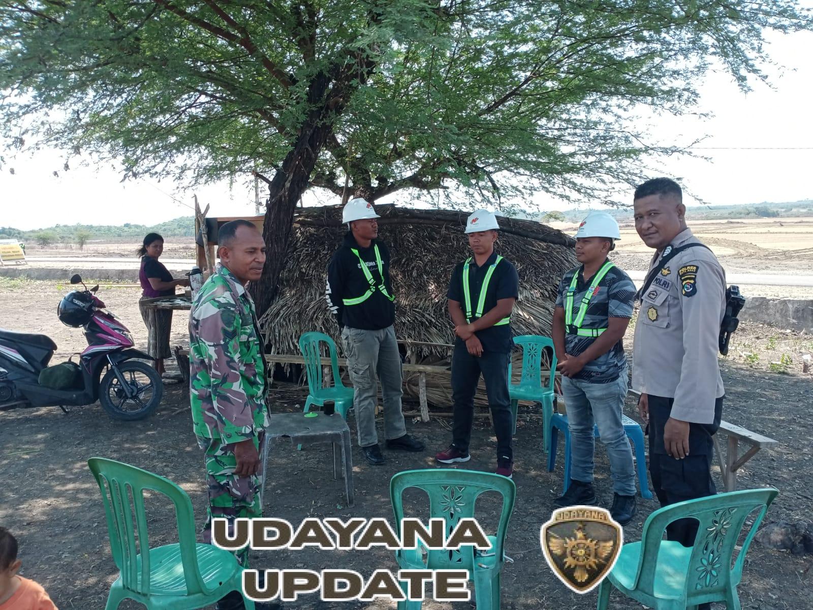 Babinsa dan Personel Gabungan TNI Amankan Proyek Pembangunan Kawasan Sentra Industri Garam Nasional di Rote Ndao