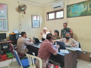 Wujud Kepedulian Babinsa, Dukung Kelancaran Program Kesejahteraan Masyarakat di Desa Bedulu