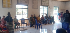 Komsos Babinsa Koramil 1601-04/Tabundung Pererat Hubungan dengan Warga Billa