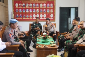 HUT Ke-80 TNI, Kodim 1610 Klungkung Diserbu Personel Polres Klungkung
