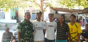 Babinsa Serda Roni Riberu Fasilitasi Mediasi Damai Antara Pemuda di Desa Oeledo