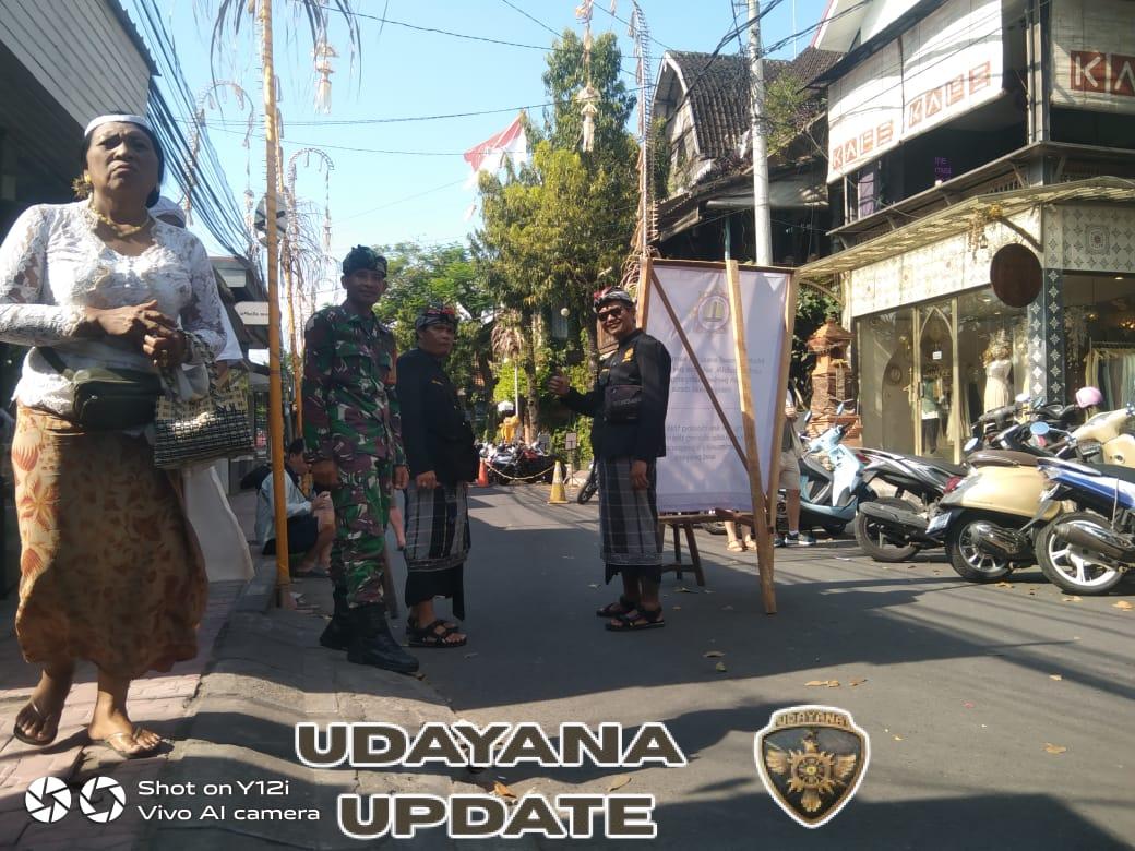 Wujud Dukungan TNI, Babinsa Kawal Ketertiban Karya Padudusan Agung di Pura Puseh Padangtegal