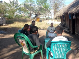 Babinsa Koramil 1618-06/Bian Jalin Keakraban dengan Warga Desa Ponu, Ciptakan Suasana Hangat dan Harmonis