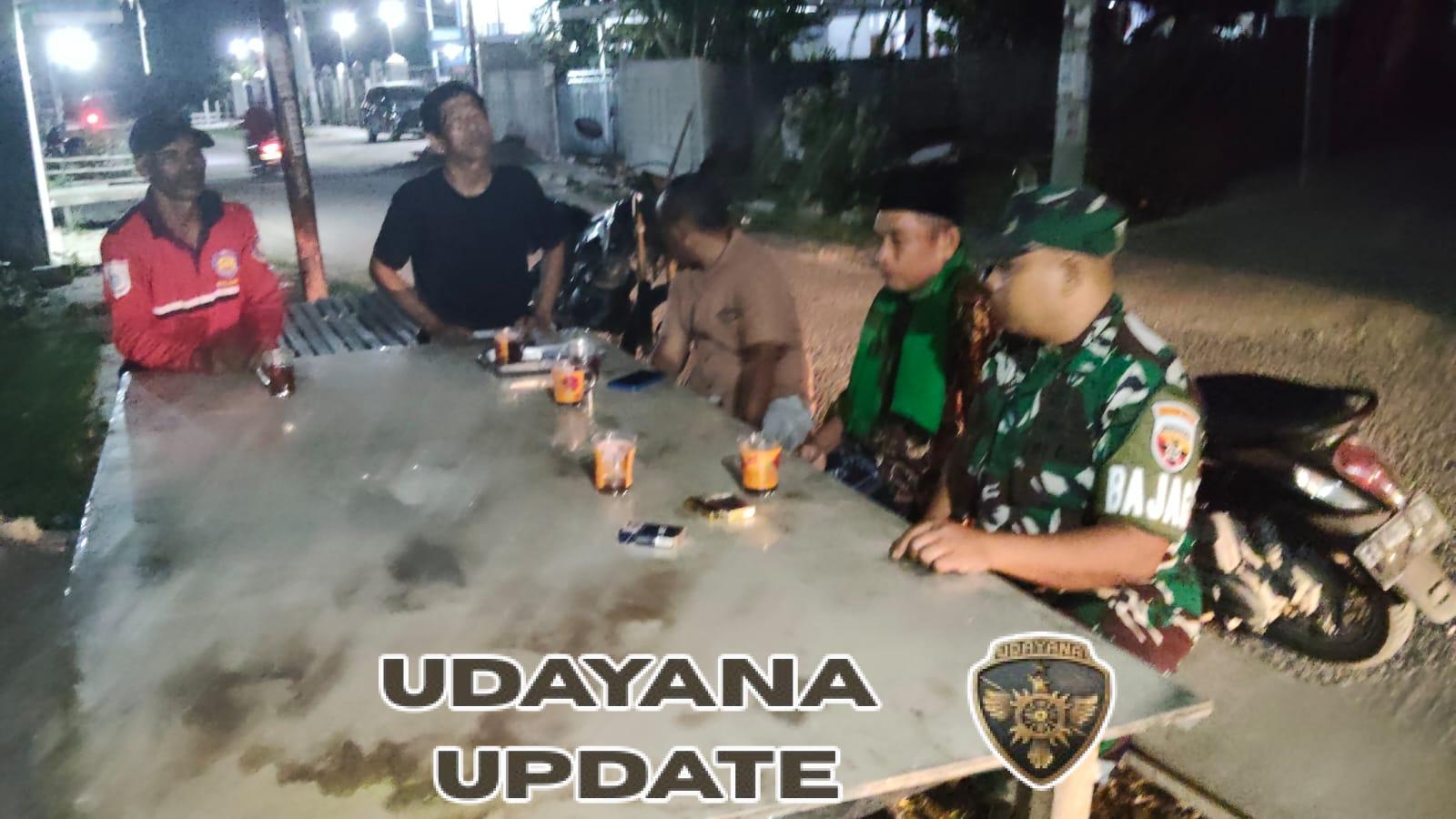 Babinsa Koramil 1628-02/Sekongkang Laksanakan Patroli Malam Jaga Kamtibmas di Wilayah Binaan