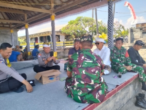 Pgs. Danramil 1609-05/Sukasada Jalin Komsos Bersama Tokoh dan Warga Desa Panji
