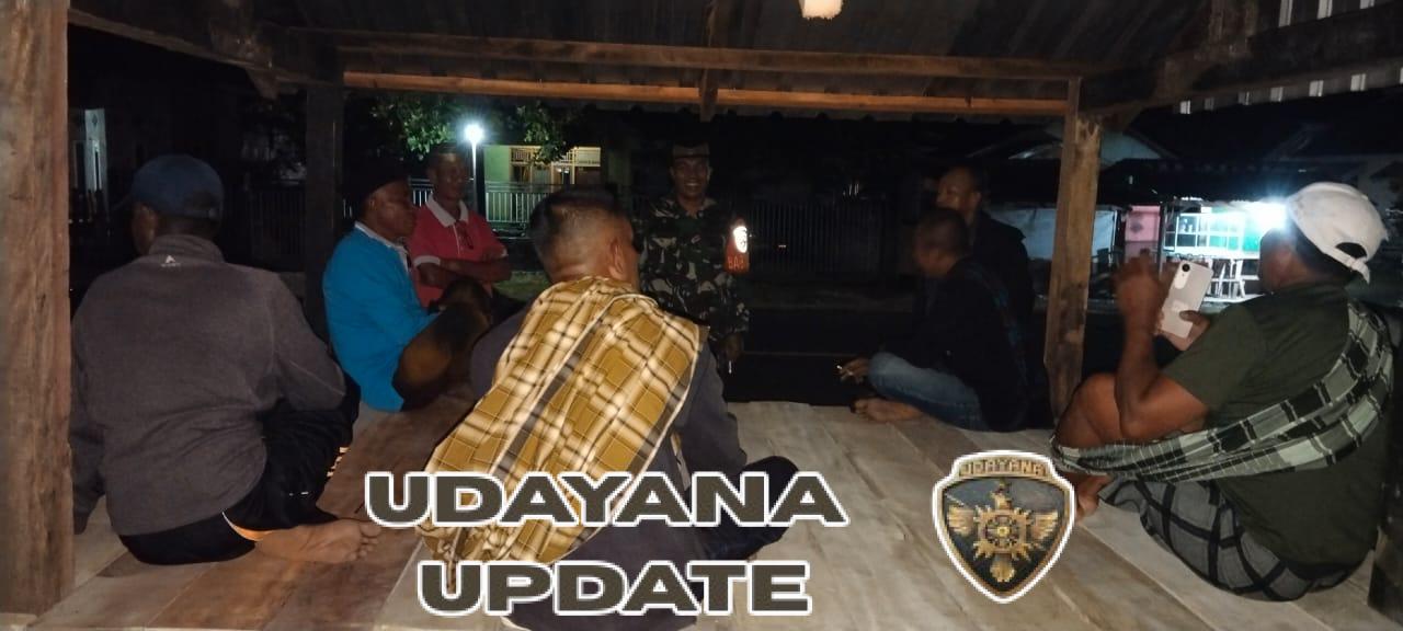 Sinergi Babinsa dan Aparat Desa Pekat Jaga Kamtibmas di Malam Hari