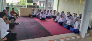 Bentuk disiplin sejak dini, Danramil 1623-04/Sidemen berikan Wasbang kepada siswa – siswi MTs.