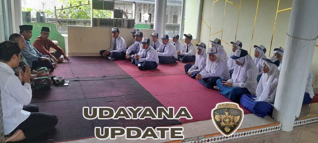 Bentuk disiplin sejak dini, Danramil 1623-04/Sidemen berikan Wasbang kepada siswa – siswi MTs.