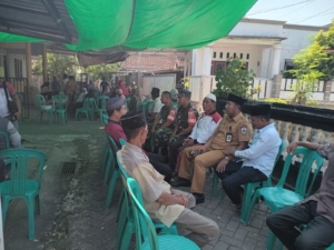 Babinsa Koramil 1628-01/Taliwang Melayat ke Rumah Duka Warga di Kelurahan Sampir