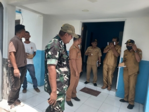 Babinsa Koramil 1602-01/Ende Gelar Komsos dan Pamwil di Lingkungan Onewitu