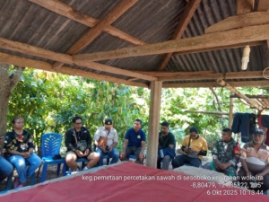 Babinsa Koramil Wolowaru Dampingi Survei Lokasi Cetak Sawah di Dusun Sesoboko