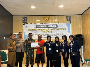 Babinsa Sekongkang Bawah Dampingi Penyaluran BLT Dana Desa di Aula Kantor Desa