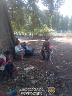 Babinsa Koramil Maurole Tingkatkan Keamanan dan Kedekatan dengan Warga Desa Ngalukoja