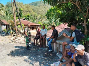 Babinsa Koramil 03/Detusoko Intensifkan Komsos dan Pemantauan di Desa Dile