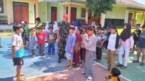 Babinsa Didik Siswa Sekolah Rakyat Dasar dengan Semangat Bela Negara