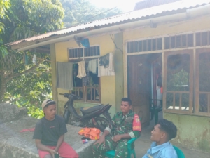 Babinsa Wolowaru Tingkatkan Keamanan dan Ketertiban di Desa Detuena