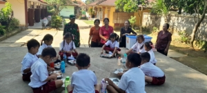 Babinsa Desa Penglumbaran Dampingi dan Pantau Kegiatan SPPG di Wilayah Kodim 1626/Bangli