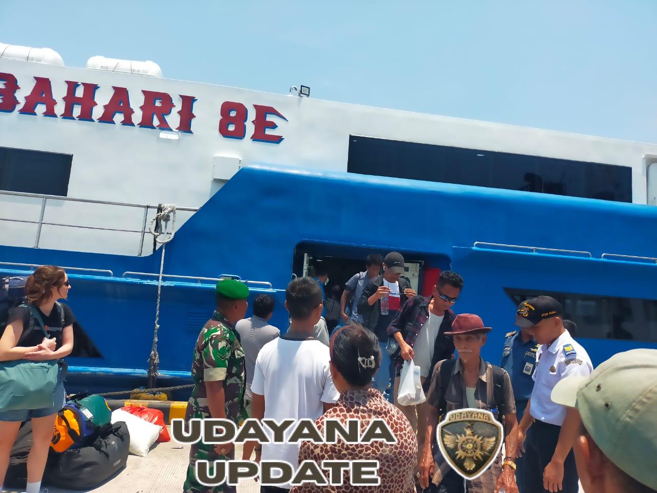 TNI Kawal Keamanan Transportasi Laut, Babinsa Baa Monitor Kedatangan Kapal Bahari Express 8E