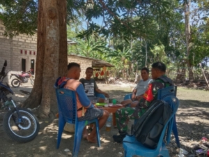 Melalui Komsos, Babinsa Batutua Pererat Hubungan dengan Warga dan Tekankan Gotong Royong