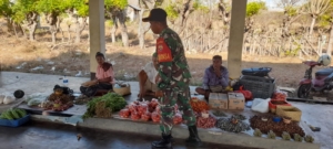 Sertu Syamsurijal Laksanakan Komsos Bersama Pedagang Pasar Wanga