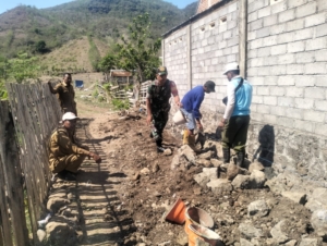 Babinsa Madaprama Galang Gotong Royong Warga Dusun Doro Mpori
