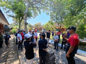 Babinsa Bakas Kawal Kunjungan Bupati Dan Wabup Klungkung Di SDN 1 Bakas