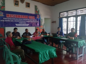 Babinsa Koramil 1623-06/Selat siap kawal pembangunan Desa Peringsari sesuai kebutuhan masyarakat.