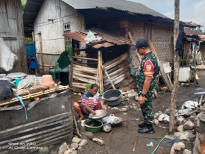 Babinsa Koramil 1602-01/Ende Tingkatkan Keamanan dan Komsos di Desa Ndorurea 1