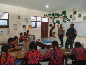Babinsa Melinggih Dukung Program Makan Bergizi Gratis untuk Anak Sekolah di Payangan