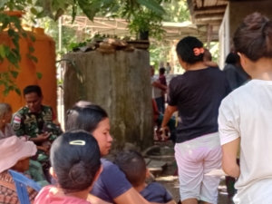 Babinsa Koramil 1627-03/Batutua Laksanakan Komsos dan Bantu Persiapan Acara Pernikahan Warga di Ne’e Mok