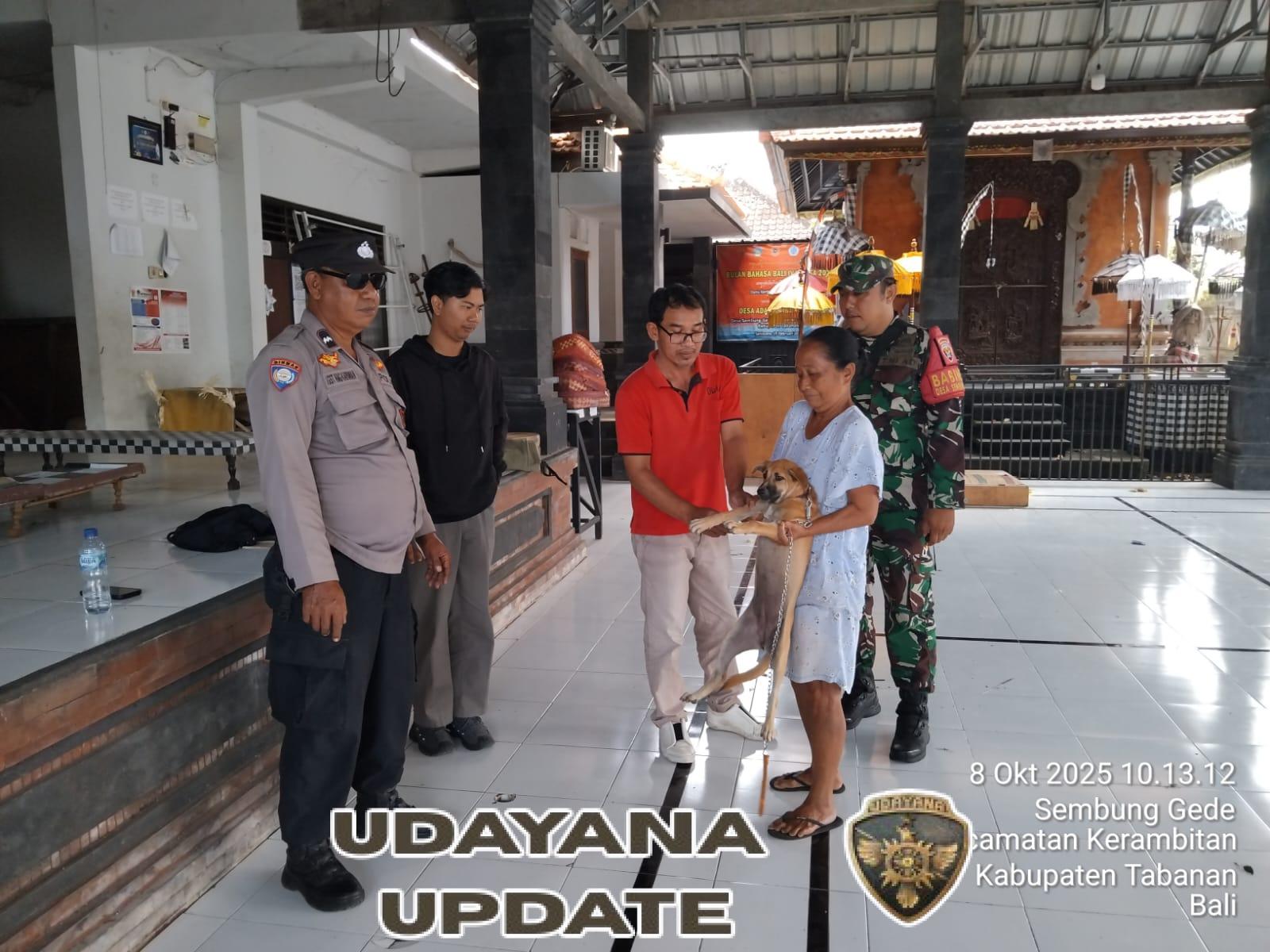 Serma Trisnawan Turut Sukseskan Vaksinasi Rabies Terhadap Hewan Peliharaan Warga di Desa Sembung Gede