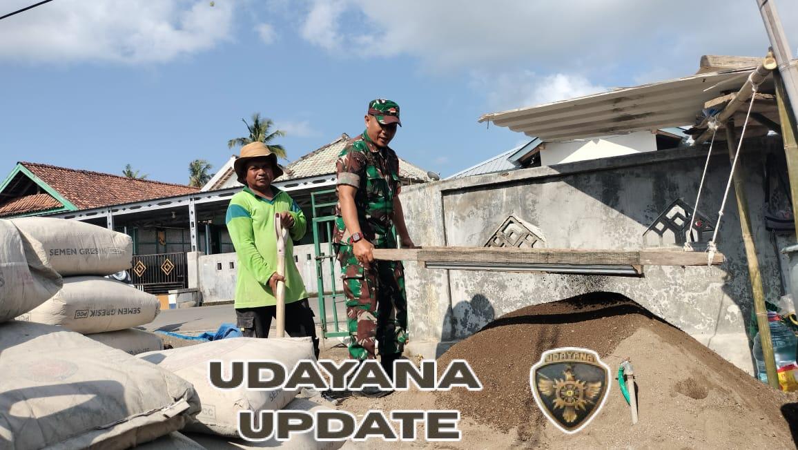 Babinsa Tongo Bantu Warga Bangun Rumah, Wujud Kepedulian dan Kemanunggalan TNI-Rakyat