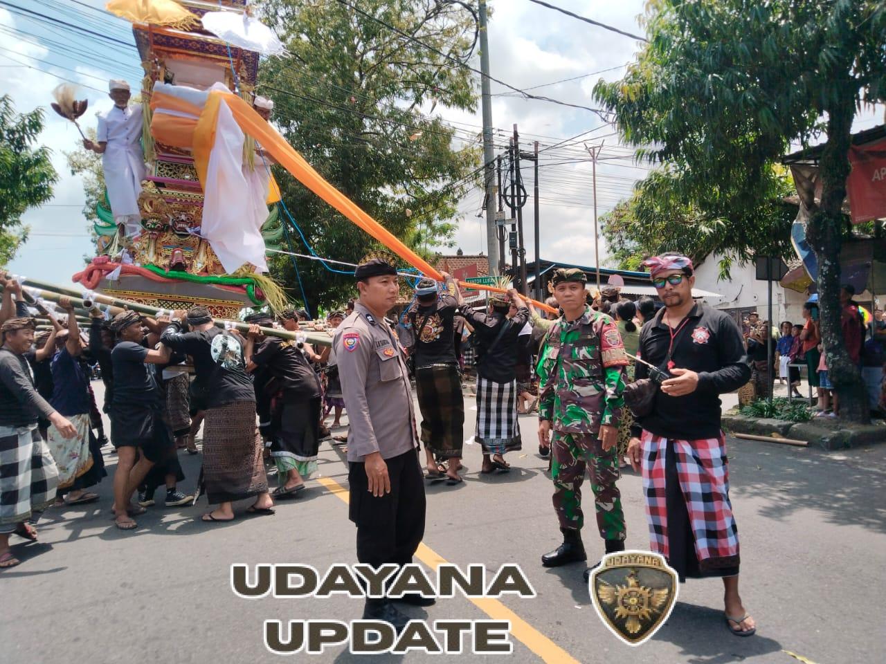Babinsa Samplangan Kawal Prosesi Upacara Ngaben Warga Binaan