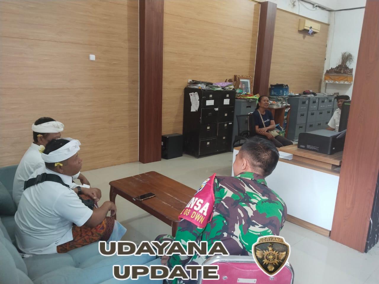 Babinsa Sampalan Kelod  Komsos Bersama Aparat Desa