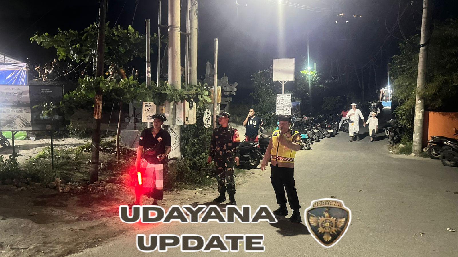 Babinsa Lembongan Amankan Persembahyangan Warga Di Pura Bakung