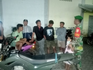 Babinsa Koramil 1628-05/Jereweh Laksanakan Patroli Malam Jaga Kamtibmas