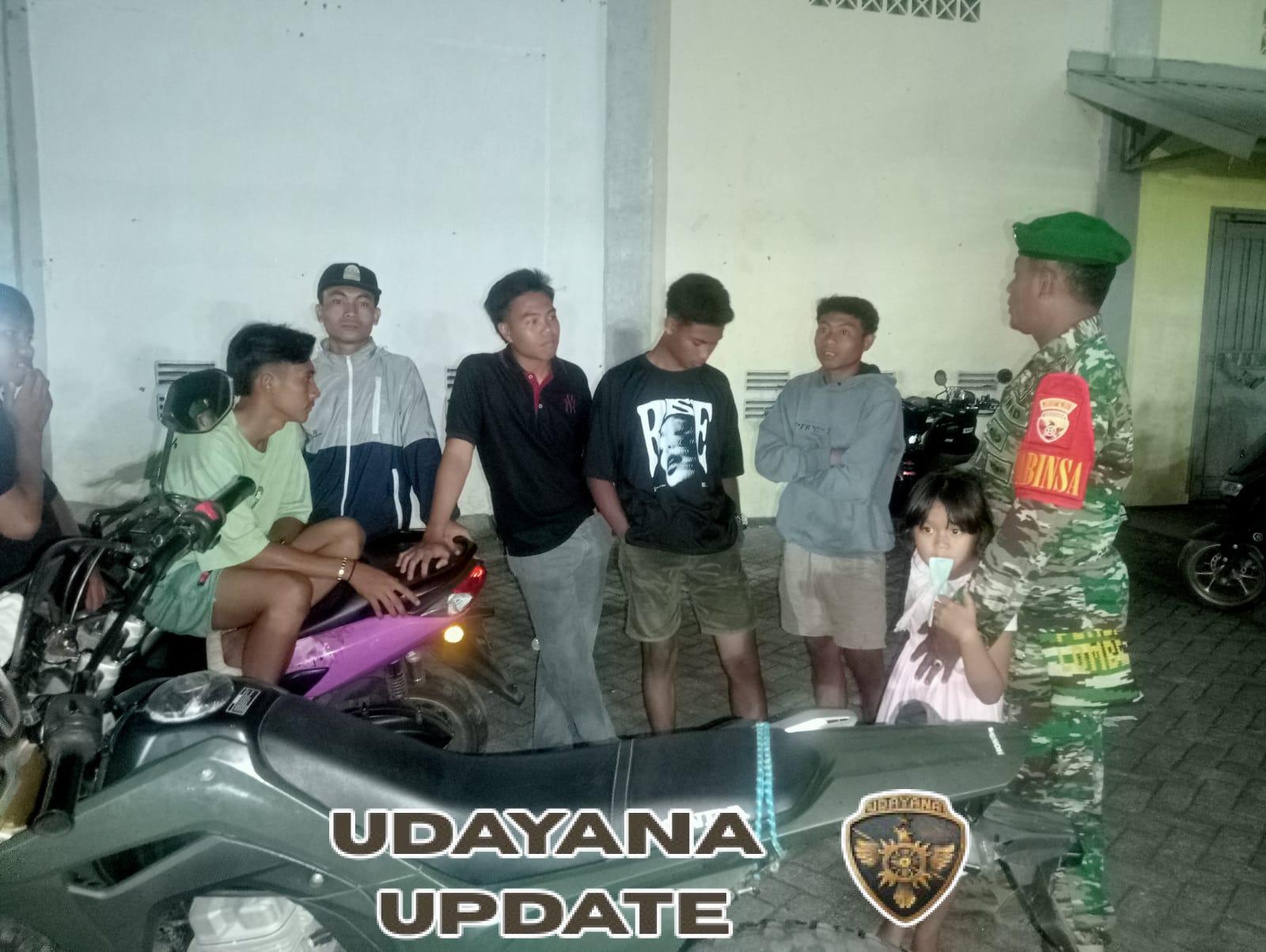 Babinsa Koramil 1628-05/Jereweh Laksanakan Patroli Malam Jaga Kamtibmas