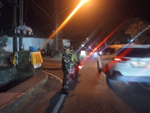 Piodalan di Sanding Penuh Makna, Babinsa Turut Lestarikan Tradisi Adat dan Budaya
