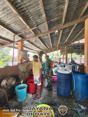 Babinsa Kodim 1602-01/Ende Lakukan Komsos dan Pamwil di Pabrik Tahu Tempe Lokoboko