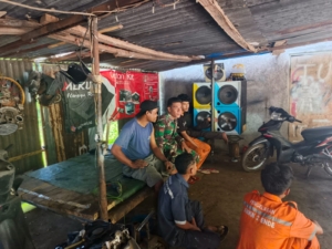 Babinsa Wolowaru Gencarkan Komsos dan Pamwil di Desa Mbewawora