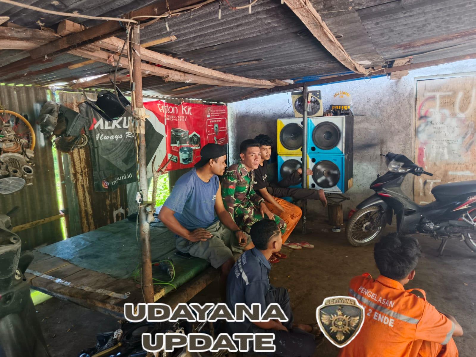 Babinsa Wolowaru Gencarkan Komsos dan Pamwil di Desa Mbewawora