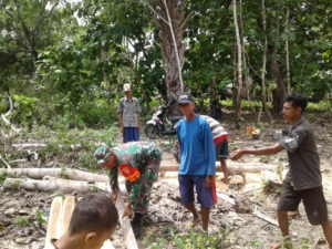 Babinsa Ba’a Ajak Warga Suelain Lestarikan Semangat Gotong Royong