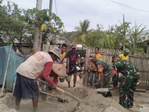 Wujudkan Lingkungan Bersih, Babinsa dan Warga Nontotera Kompak Gelar Gotong Royong