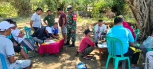 Babinsa Desa Seran Dampingi Tim Dinas Pertanian Dalam Kegiatan Registrasi Hewan Ternak Tahun 2025