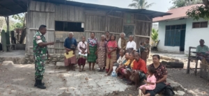 Sertu Yulius David Ajak Warga Lansia Desa Naku Jaga Kesehatan Lewat Kegiatan Komsos