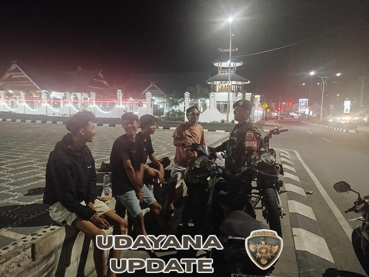 Babinsa Koramil 1628-01/Taliwang Gelar Patroli Malam Jaga Kamtibmas di Wilayah Binaan